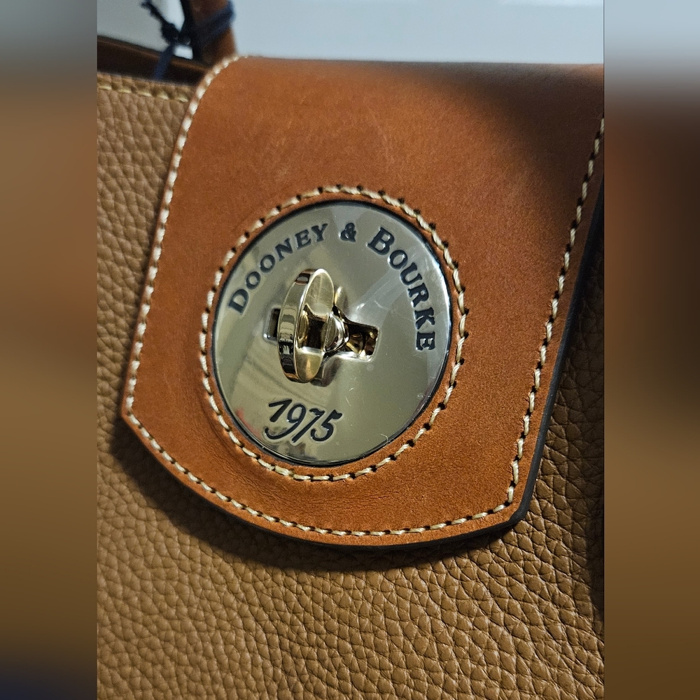 NWT Dooney & Bourke Pebble Grain Leather Handle Tote 30: Caramel Color - Picture 10 of 15